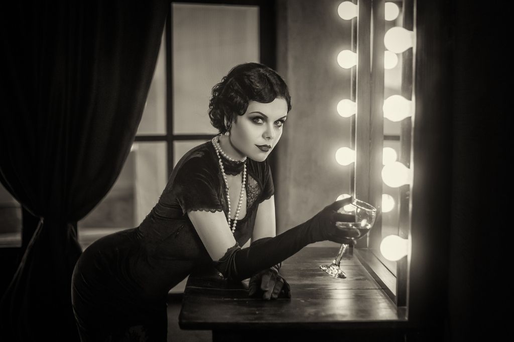 How To Create A Flapper Girl Look